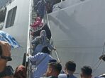 Dua Kapal Perang : KRI – 593 Banda Aceh dan Kapal KRI Surabaya -591 Di Geruduk Masyarakat Kota Padang