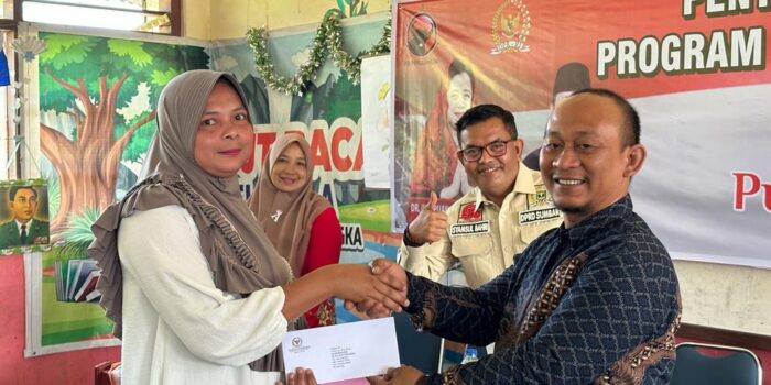 Anggota Komisi II DPRD Provinsi Sumatera Barat Syamsul Bahri Salurkan PIP