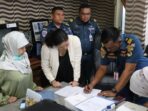 KBRI Singapura Serahkan Asuransi Pelaut Indonesia Yang Meninggal di atas Kapal, Keluarga Terharu