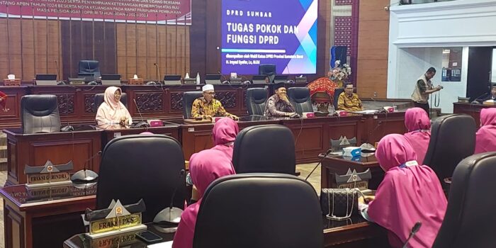 Wakil Ketua DPRD Sumbar Irsyad Safar Sambut Kunjungan Siswa SMP IT Mutiara Hati Payakumbuh