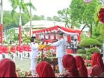 Nur Adzanna Pembawa Baki Sang Merah Putih Upacara HUT RI di Istana Gubernur Sumbar