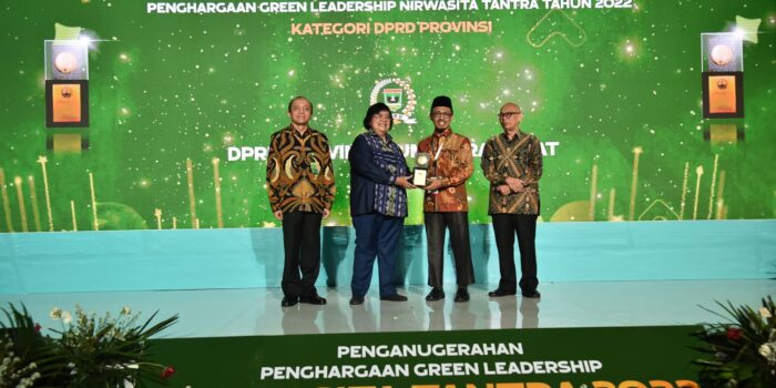 Pimpinan DPRD Sumbar Raih Penghargaan Nirwasita Tantra 2022