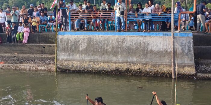 Hidupkan Permainan Anak Nagari, Syafrizal Ucok Apresiasi Lomba Selaju Sampan di Carocok Anau