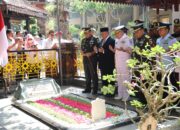 Ziarah Penghormatan: Pangdam V/Brawijaya ke Makam Presiden RI ke-4, KH Abdurrachman Wahid