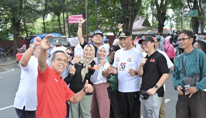Gubernur Mahyeldi Ajak Masyarakat Sumbar Untuk Aktif Berolahraga melalui Fun Walk Kadin