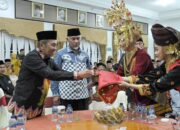 Dijamu Gubernur Mahyeldi, Gubernur Riau Bakal Dianugerahi Gelar Sangsako Suku Caniago
