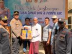 Giat Polsek Gunung Anyar Peduli Budaya Literasi Bagikan 100 Buku Tulis dan Pompa Air