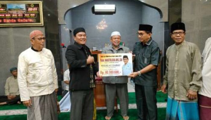 Mastilizal Aye Serahkan Dana Pokir Sebesar 80 Juta Untuk Masjid At Taubah Tabing Banda Gadang