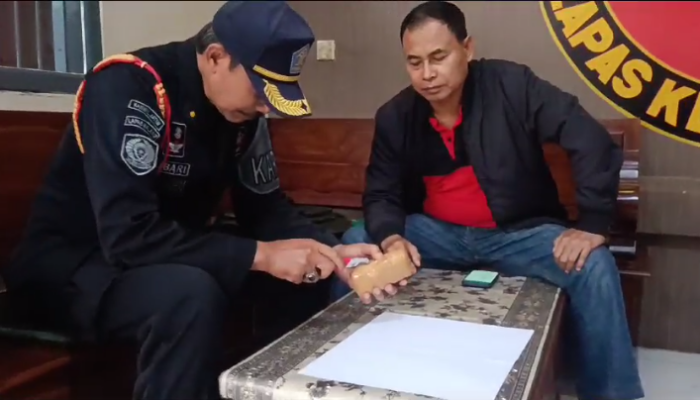 Petugas Lapas Malang Gagalkan Penyelundupan Paket Ganja Melalui Pelemparan