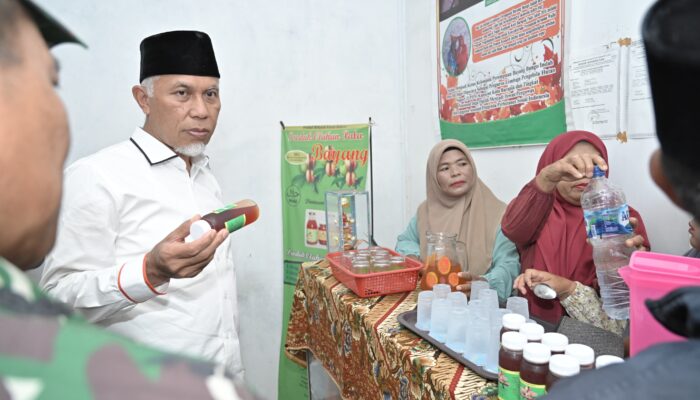 Gubernur Sumbar Mendorong Inovasi Kelompok Kerja Bayang Bungo Indah dalam Produksi Sirup Pala