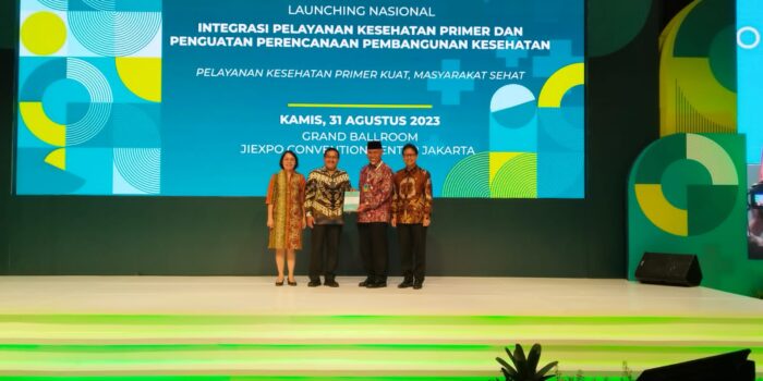 Mahyeldi Satu-Satunya Gubernur yang Langsung Menerima Kepmenkes