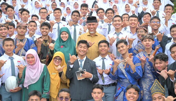 Gubernur Mahyeldi Dukung Relokasi Masjid di SMA 1 Sumbar untuk Membentuk Generasi Muda yang Madani