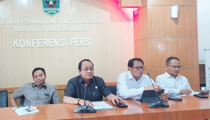 Fraksi-fraksi di DPRD Sumbar Tidak Pernah Menolak Konversi Bank Nagari