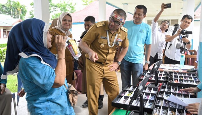 Wagub Audy dan Gapopin Sumbar Gelar Pemeriksaan Mata dan Kacamata Gratis di Mentawai