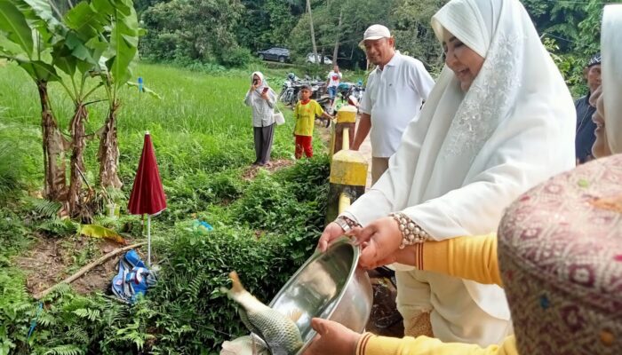 Anggota Komisi VI DPR RI, Hj. Nevi Zuairina Gelar Pelepasan Ikan dan Semarakkan Kegiatan Mancing Ikan Bersama Warga