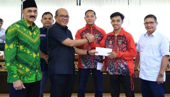 Ketua DPRD Sumbar Supardi Motivasi Atlit Pencak Silat dan Berikan Reward