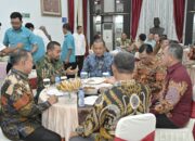 Wagub Sumbar Audy Joinaldy dan Plt Gubernur Lemhanas Berdiskusi Lepas di Sela Jamuan Makan Malam