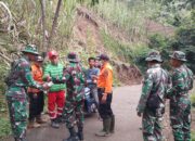 Kualitas Udara Memburuk, PMI Bagikan Masker Kepada Masyarakat Sekitaran Gunung Marapi