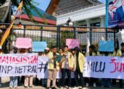 Gelar Aksi Damai di Kantor DPRD Sumbar, Mahasiswa UNP Serukan Pemilu Damai