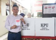 Nyoblos di TPS 10 Kelurahan Olo, Ekos Albar : Semoga Dapat Pemimpin dan Wakil Rakyat Amanah