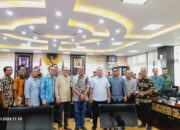 Ketua DPRD Supardi Silaturahmi Dengan Tim Pakar DPRD Sumbar 