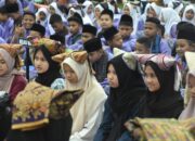 Keminangkabauan SMP 34 Padang, Siswa Unjuk Kebolehan “Makan Bajamba”