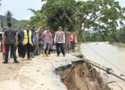 Usai Ditinjau Gubernur, Jalur Jalan Nasional Tergerus Arus Sungai di Pesisir Selatan Kembali Dibuka