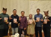 “Bandar Padang” Buku Historis Tentang Padang Abad ke-17 dan 18 Diluncurkan di Festival Muaro Padang