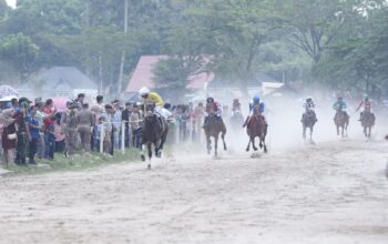 Gubernur Mahyeldi Apresiasi Iven Pacu Kuda Payakumbuh Lebaran Cup 2024