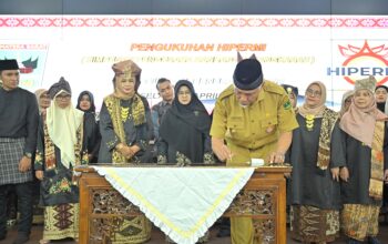 Gubernur Sumbar Mengukuhkan Pengurus Hipermi untuk Meningkatkan Daya Saing Randang Minangkabau