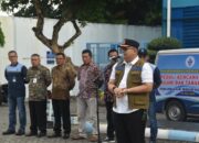 Salurkan Bantuan Korban Banjir Bandang, Plh Wako Apresiasi Perumda AM