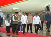 Presiden RI Joko Widodo Bersama Nyonya Iriana Joko Widodo Tiba di Bandara Internasional Minangkabau BIM