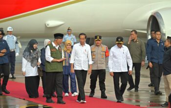 Presiden RI Joko Widodo Bersama Nyonya Iriana Joko Widodo Tiba di Bandara Internasional Minangkabau BIM