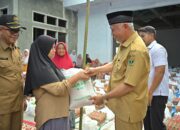 Gubernur Mahyeldi Salurkan 1.400 Paket Sembako Untuk Daerah Pasca Bencana Bayang dan Linggo Sari Baganti