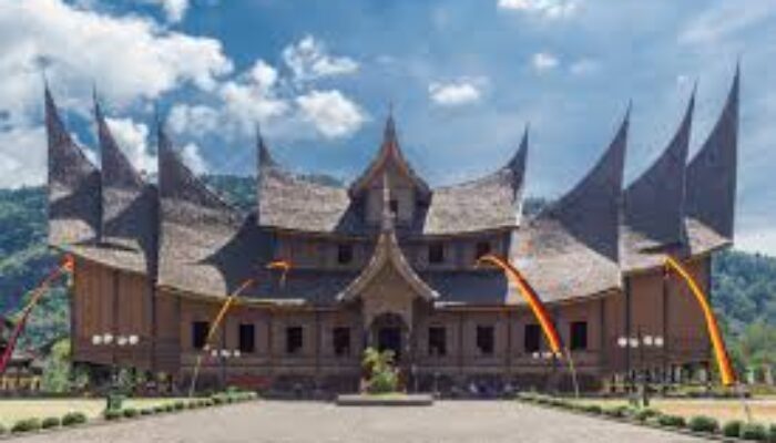Rumah Gadang di Pagaruyung Batu Sangkar, Ikon Budaya Minangkabau yang Mengagumkan