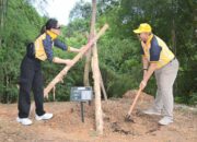 Pj Wako Andree Algamar Tanam Pohon Alpukat di Kebun APEKSI Balikpapan