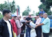Supardi Serahkan Bantuan Benih dan Pakan Lele Kepada Pokdakan di Payakumbuh