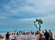 UNP Melaksanakan Pengabdian Kepada Masyarakat Bersama Pokdarwis Pantai Air Manis