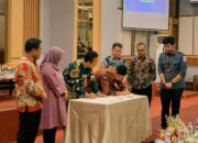 Dihadiri Komisioner Bawaslu RI, BEM KM FIS UNP Bersama BAWASLU Sumbar Teken MoU Pengawasan Partisipatif