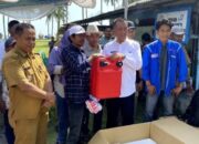 Bupati Pessel Salurkan Bantuan Mesin Kapal Dan Cool Box Fiber Ikan Pada 47 Kelompok Nelayan