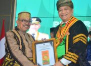 Puncak FABN III Sumbar, Pj Wako Andree Algamar Terima Anugerah Gelar Kepangeranan Dari KGPAA Mangku Alam II