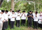 Bentuk Penghargaan, Bupati Eka Putra Ziarah Ke Makam H. Irdinansyah Tarmizi (Alm)