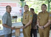 Plt Gubernur Audy Joinaldy Salurkan Alat Ekonomi Produktif Untuk Masyarakat di Kabupaten Mentawai