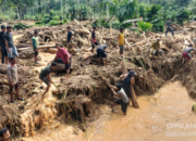 Wabup Risnaldi Tinjau Dampak Banjir dan Berikan Bantuan ke Warga Palangai Gadang