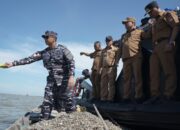 Wabup Asahan Bersama Danlanal dan Satpol Air Tabur Benih Kerang Dara di Pesisir Desa Silo Baru