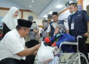 Pemkab Asahan Jemput Dua Jemaah Haji Sakit di Embarkasi Medan