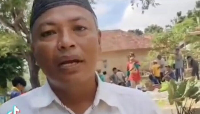 Masyarakat Desa Sawah Sumur Nantikan Perbaikan Jalan, Tiap Hari Bergelut Dengan Debu dan Lumpur