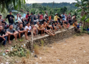 Main Bola di Sawah, Pemuda Lagan Kecil Buktikan Kreativitas Tak Butuh Lapangan Mewah