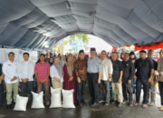 Gubernur Sumbar Berikan Bantuan Beras untuk Pedagang Korban Kebakaran Pasar Payakumbuh