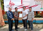 Resmi, Bawaslu Pessel Terima SK Saka Adhyasta Pemilu dari Kwarcab 0301 Pramuka Pessel